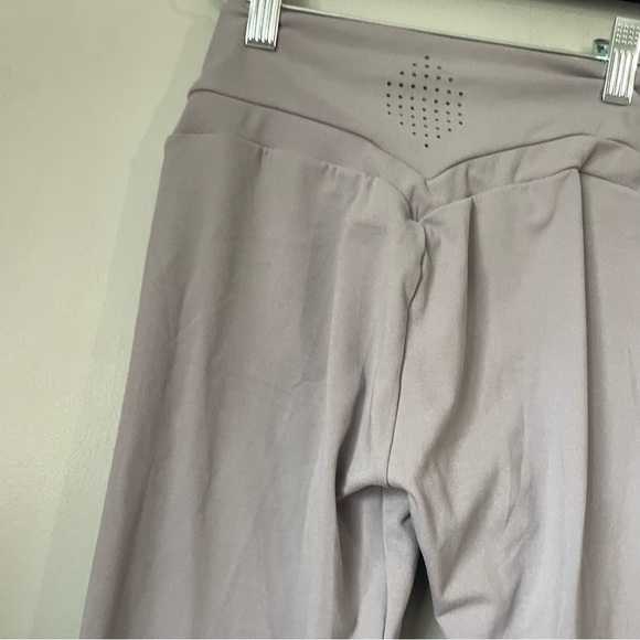 Gymshark Whitney Simmons grey leggings size medium - Picture 9 of 9